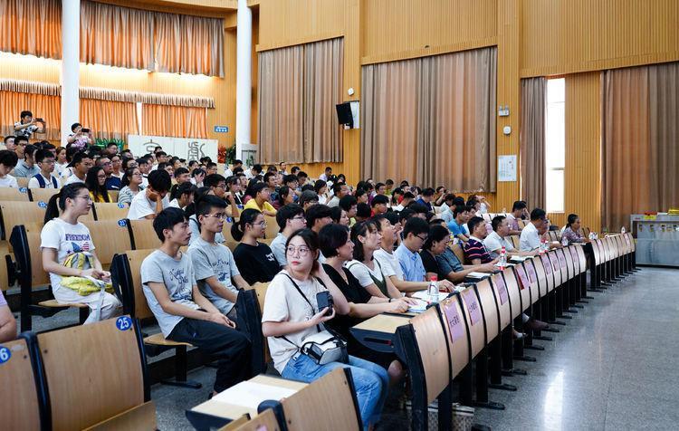 多所民辦大學(xué)被停止辦學(xué),在校生有苦難言,師生分流該咋辦?