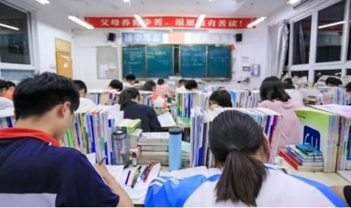 高考超本科線20分,卻被民辦高校錄取,過來人勸你 別選擇復(fù)讀了